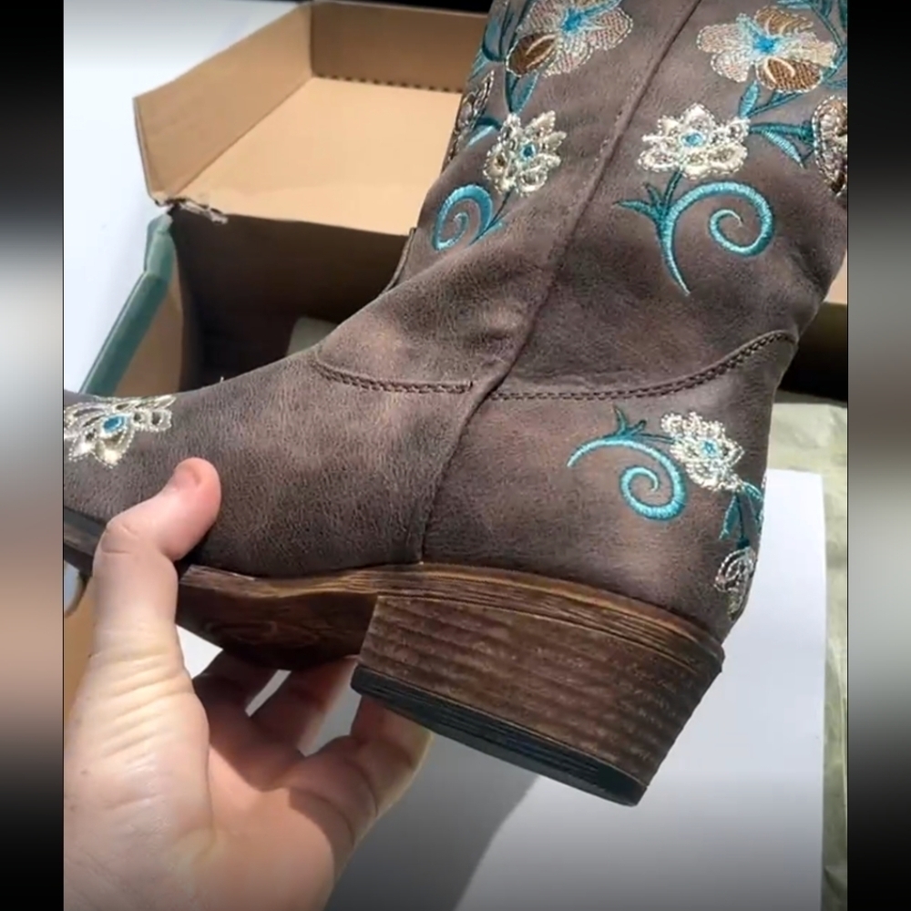 Boutique brown cowboy boots - Picture 3 of 4